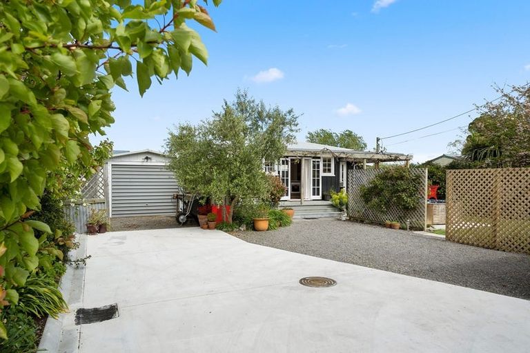 Photo of property in 12a Oxford Street, Martinborough, 5711