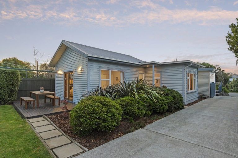 Photo of property in 14 Riverview Street, Beckenham, Christchurch, 8023
