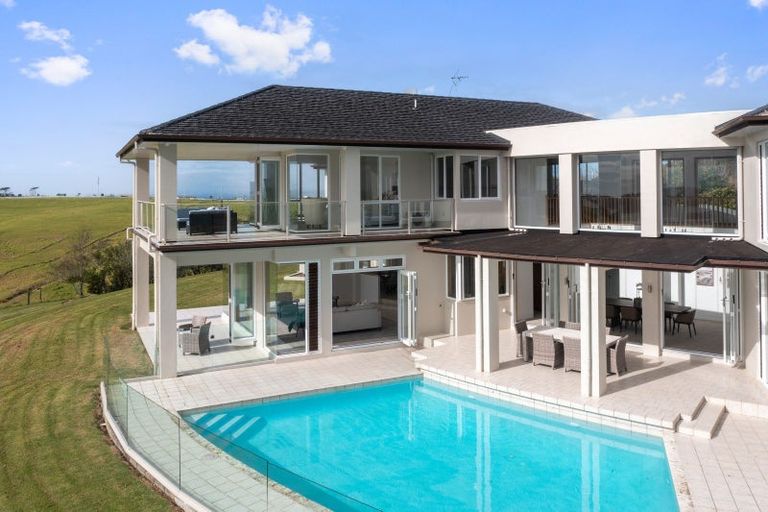 Photo of property in 189 Vaughans Road, Okura, Albany, 0792