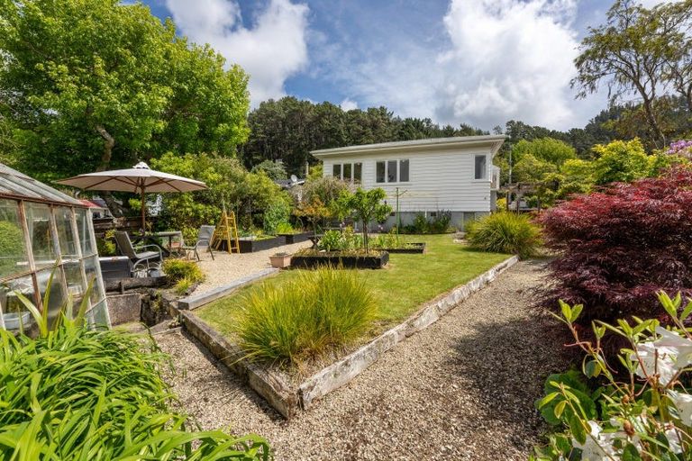 Photo of property in 33 Jocelyn Crescent, Pinehaven, Upper Hutt, 5019