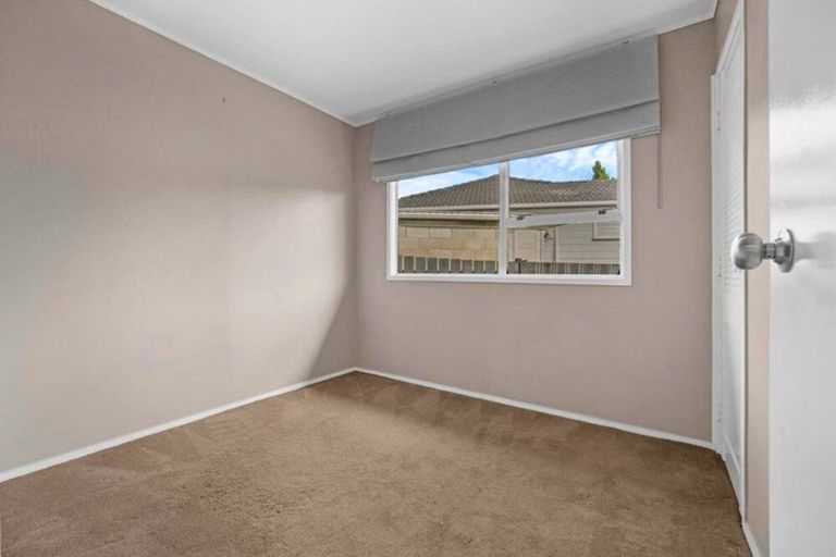 Photo of property in 17 Landow Place, Henderson, Auckland, 0612