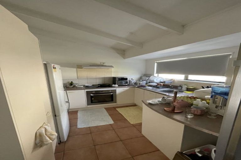 Photo of property in 357a Glenfield Road, Glenfield, Auckland, 0629