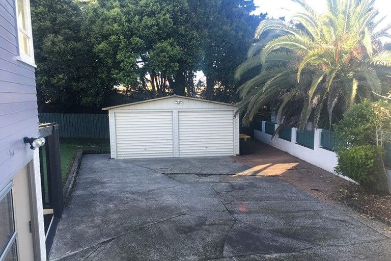Photo of property in 16 Cardiff Road, Pakuranga, Auckland, 2010