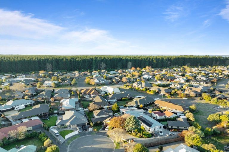 Photo of property in 33 Broadhaven Avenue, Parklands, Christchurch, 8083