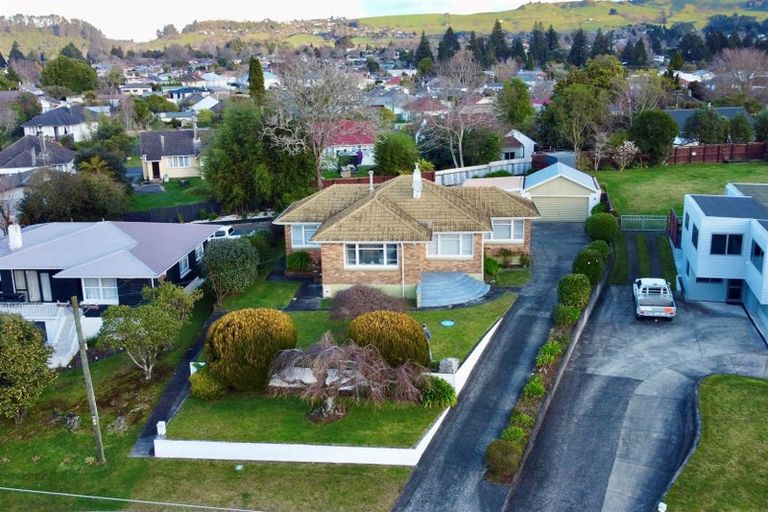 Photo of property in 1/6 Hillcrest Avenue, Hillcrest, Auckland, 0627