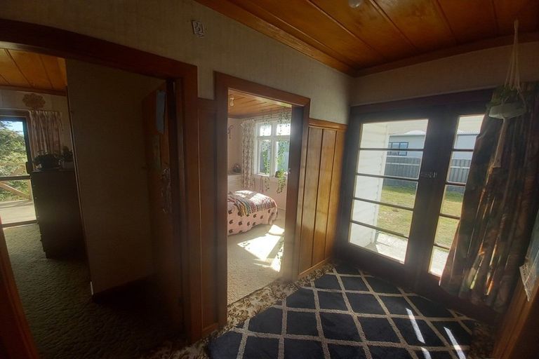 Photo of property in 3 Main Road, Tuatapere, 9620