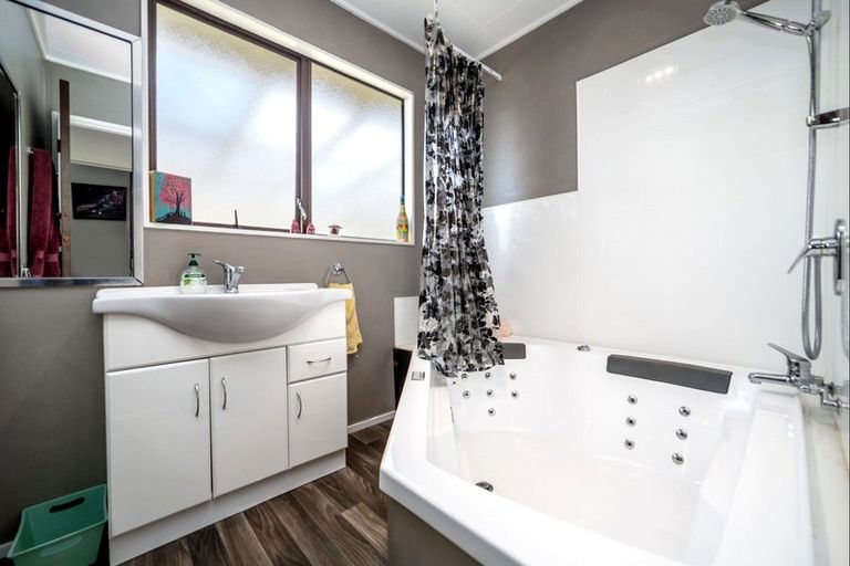 Photo of property in 19 Maclaurin Street, Dannevirke, 4930