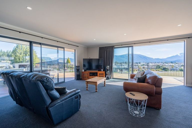 Photo of property in 6 Tawera Place, Te Anau, 9679