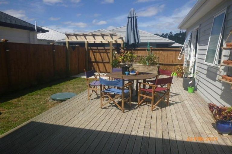 Photo of property in 16 Ropere Street, Kumeu, 0810