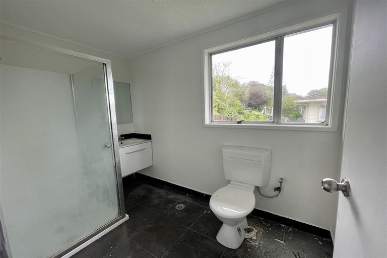 Photo of property in 18 Pankhurst Place, Sunnyvale, Auckland, 0612