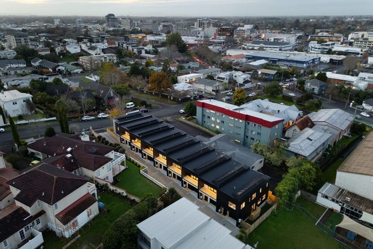 Photo of property in 143 Clarence Street, Hamilton Lake, Hamilton, 3204