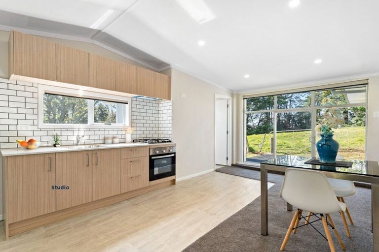 Photo of property in 65 Annett Road, Kumeu, 0891