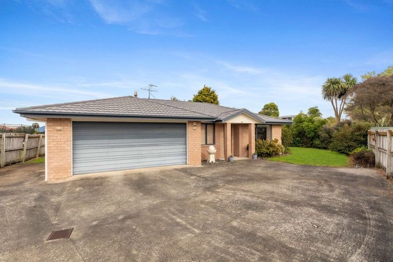 Photo of property in 15 Ernest Shackleton Place, Waiuku, 2123