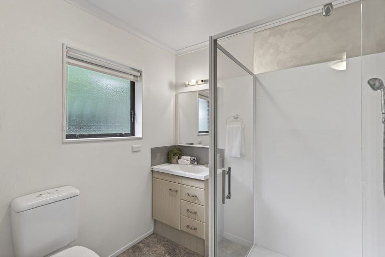 Photo of property in 15 Sandel Rise, Merrilands, New Plymouth, 4312