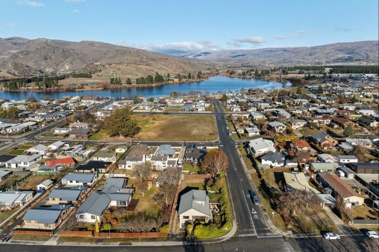 Photo of property in 54 Molyneux Avenue, Cromwell, 9310