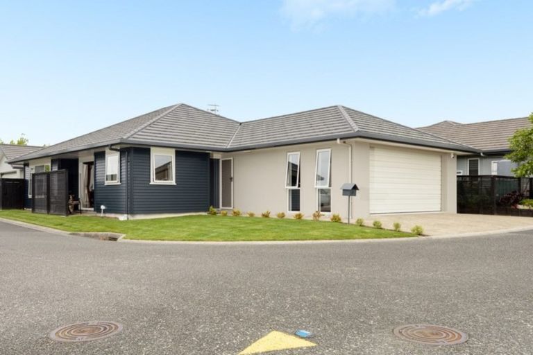 Photo of property in 6 Bridgewater Way, Pyes Pa, Tauranga, 3112