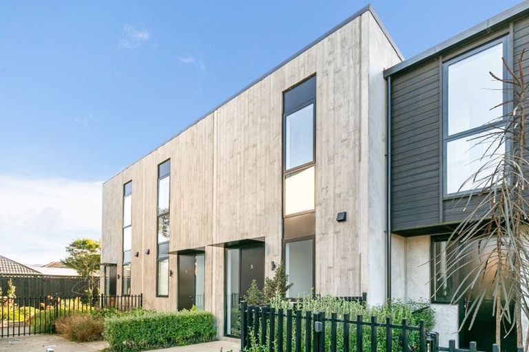 Photo of property in 15 Te Ara O Paetutu, Petone, Lower Hutt, 5012