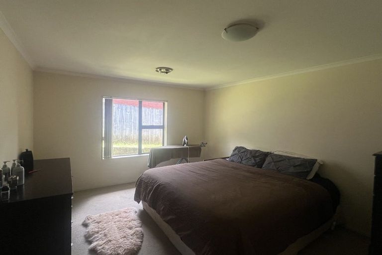 Photo of property in 2 Burton's Drive, Swanson, Auckland, 0614