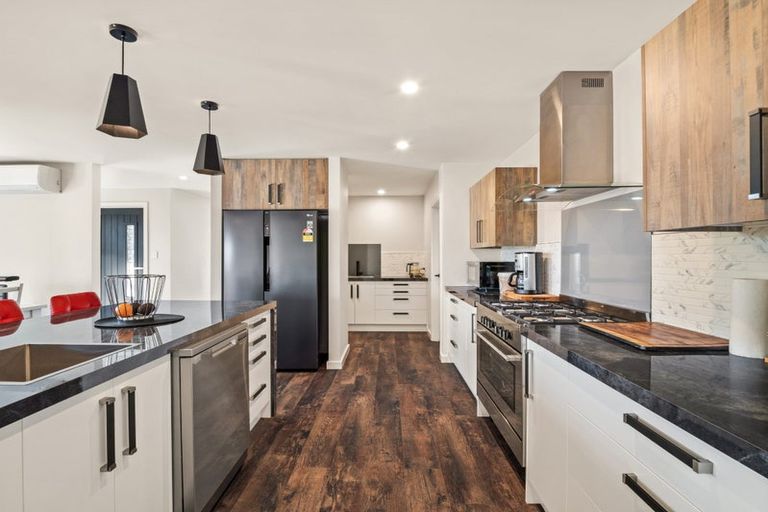 Photo of property in 2 Chatham Street, Waihola, Milton, 9073