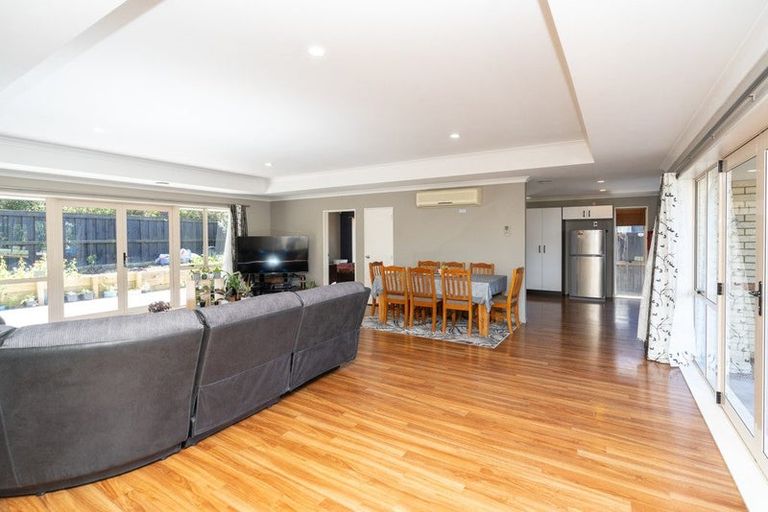 Photo of property in 8 Rochford Court, Hamilton East, Hamilton, 3216