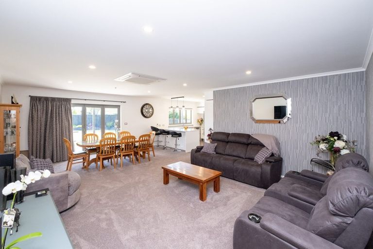 Photo of property in 12 Montague Grove, Stratford, 4332