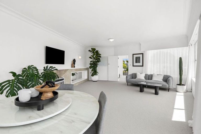 Photo of property in 8 Wallace Place, Westown, New Plymouth, 4310