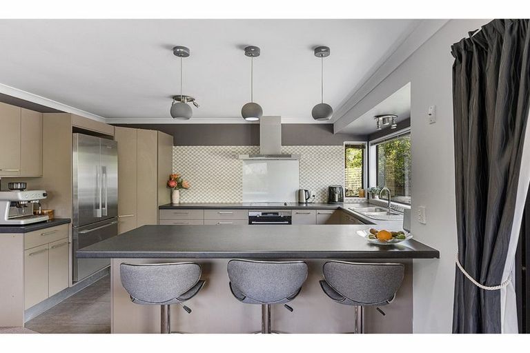 Photo of property in 3 Voltaire Court, Botany Downs, Auckland, 2010