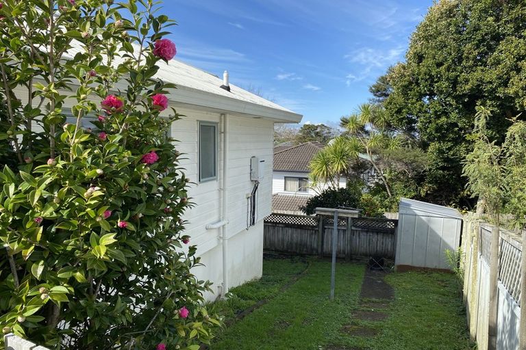 Photo of property in 1/4 Mossop Rise, Glenfield, Auckland, 0629