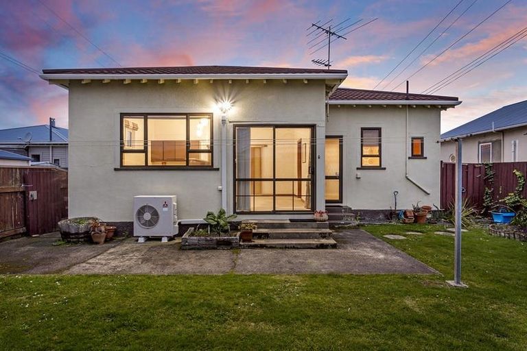 Photo of property in 26 Hargest Crescent, Saint Kilda, Dunedin, 9012