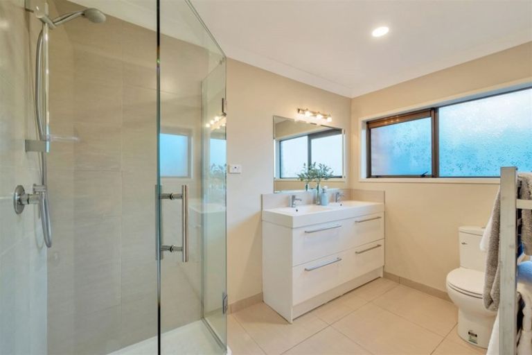 Photo of property in 27 Hollyhock Place, Browns Bay, Auckland, 0630