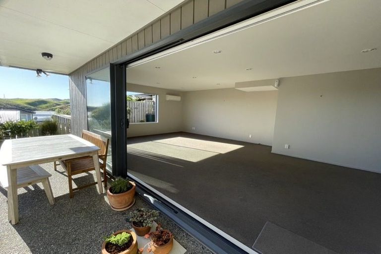 Photo of property in 15 Lacebark Lane, Woodridge, Wellington, 6037