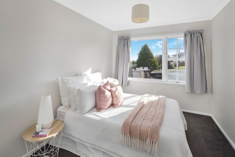 Photo of property in 19 Toporoa View, Ascot Park, Porirua, 5024