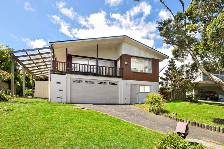Photo of property in 15 Barlow Place, Chatswood, Auckland, 0626