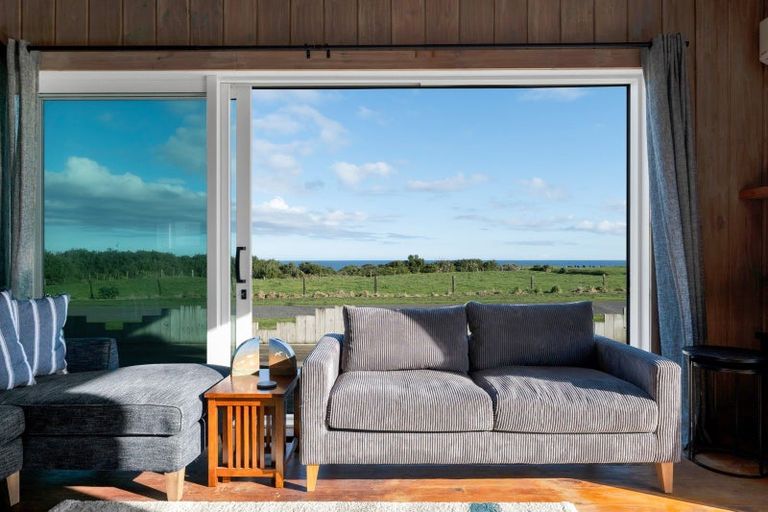 Photo of property in 11 Hector Place, Opunake, 4616