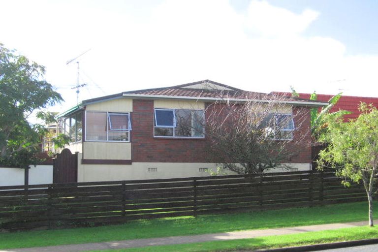 Photo of property in 2/2 Halldene Terrace, Red Beach, 0932