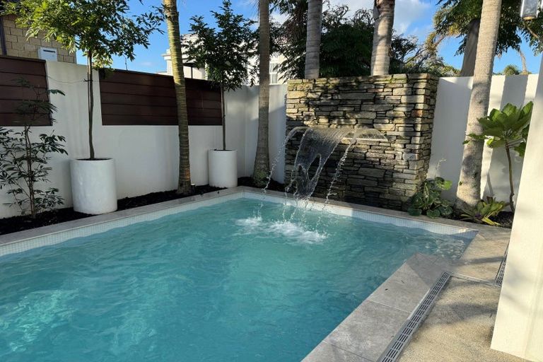 Photo of property in 25 Compass Way, Half Moon Bay, Auckland, 2012