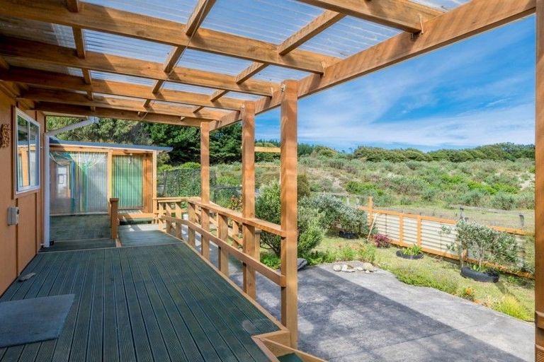 Photo of property in 2 Barclay Grove, Hokio Beach, Levin, 5571