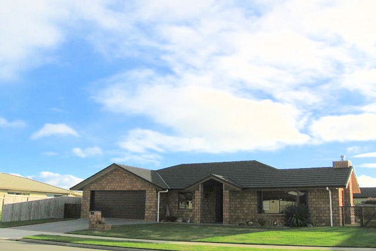 Photo of property in 170 Milne Drive, Paraparaumu, 5032