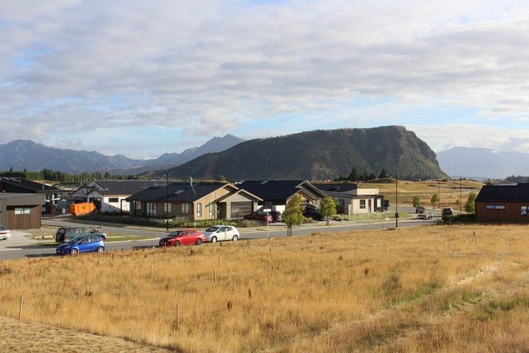 Photo of property in 6 Doug Ledgerwood Drive, Wanaka, 9305