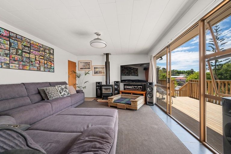 Photo of property in 17 Rautawhiri Road, Helensville, 0800