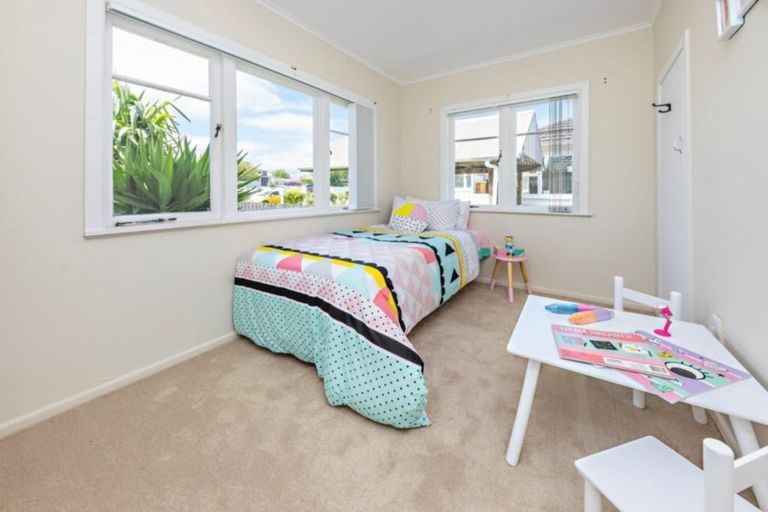 Photo of property in 30 Royton Avenue, Mangere East, Auckland, 2024