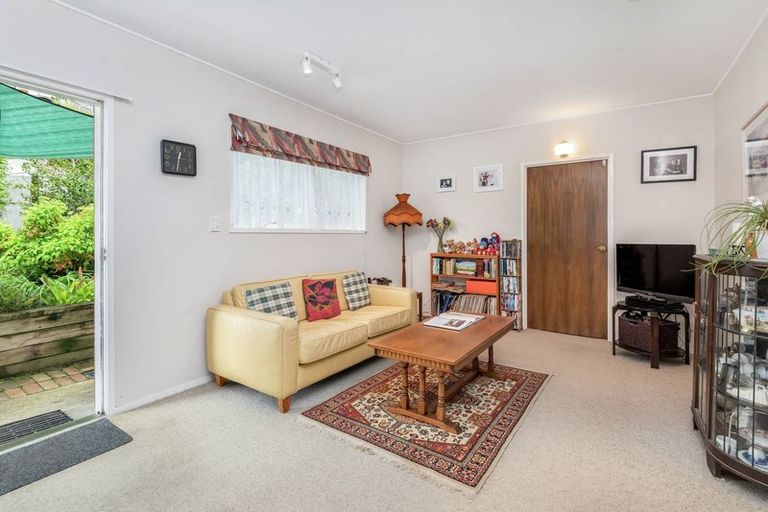 Photo of property in 15 La Perouse Street, Botany Downs, Auckland, 2010