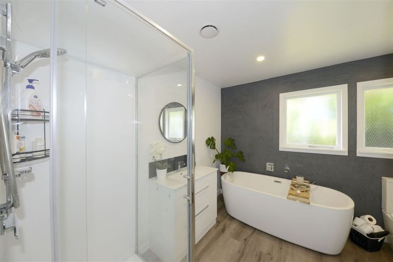 Photo of property in 6 Elwyn Place, Avonhead, Christchurch, 8042