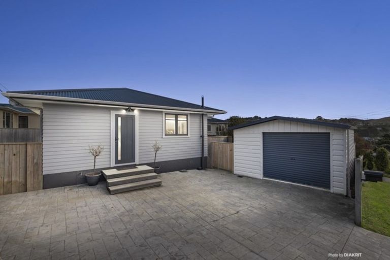 Photo of property in 7 Beazley Avenue, Paparangi, Wellington, 6037