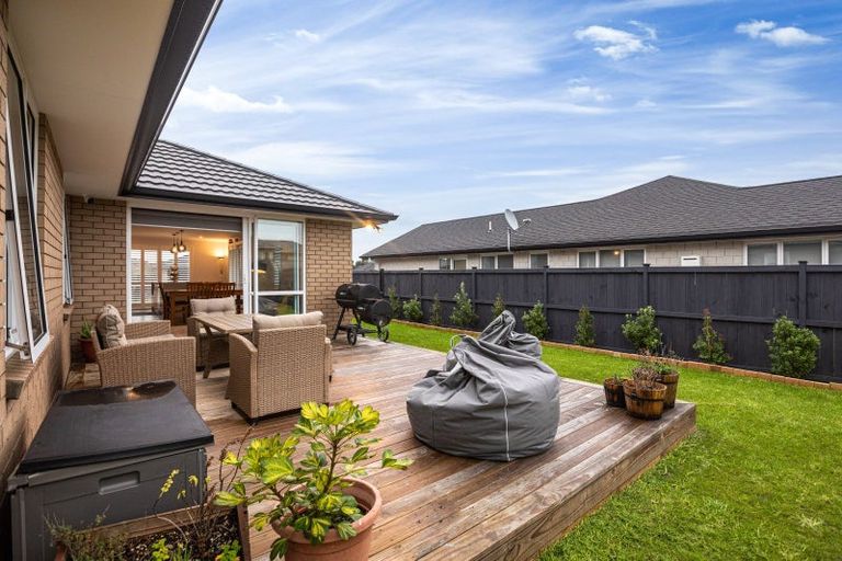 Photo of property in 8 Tahuna Minhinnick Drive, Glenbrook, 2681