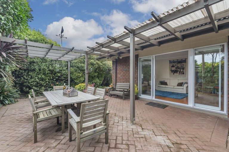 Photo of property in 2 Roselawn Lane, Pahurehure, Papakura, 2113