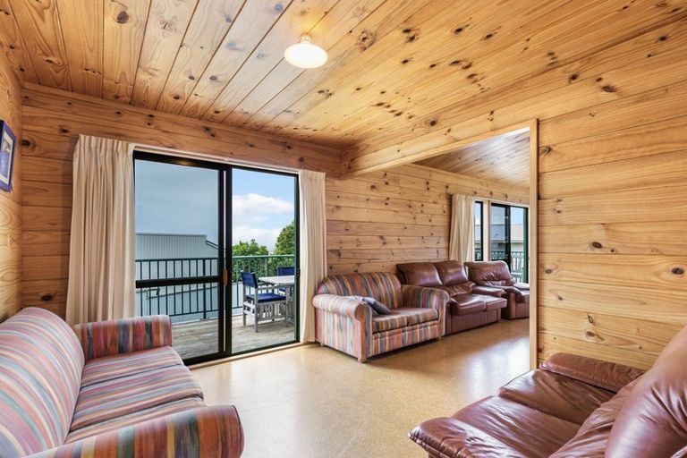 Photo of property in 6 Rowena Crescent, Motuoapa, 3382