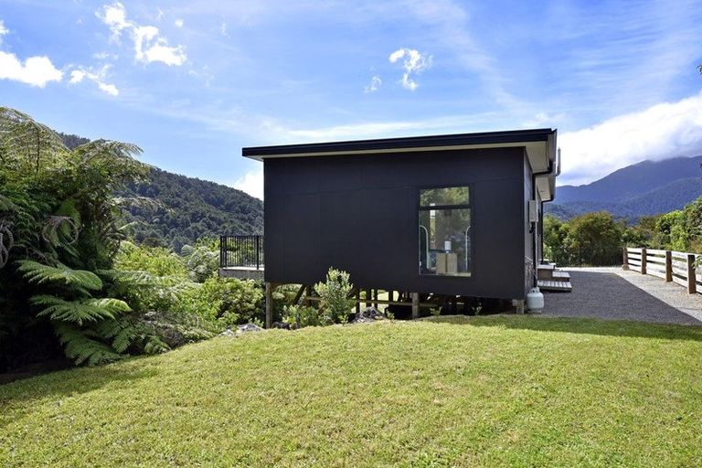 Photo of property in 3203 Archers Road, Tennyson Inlet, 7195