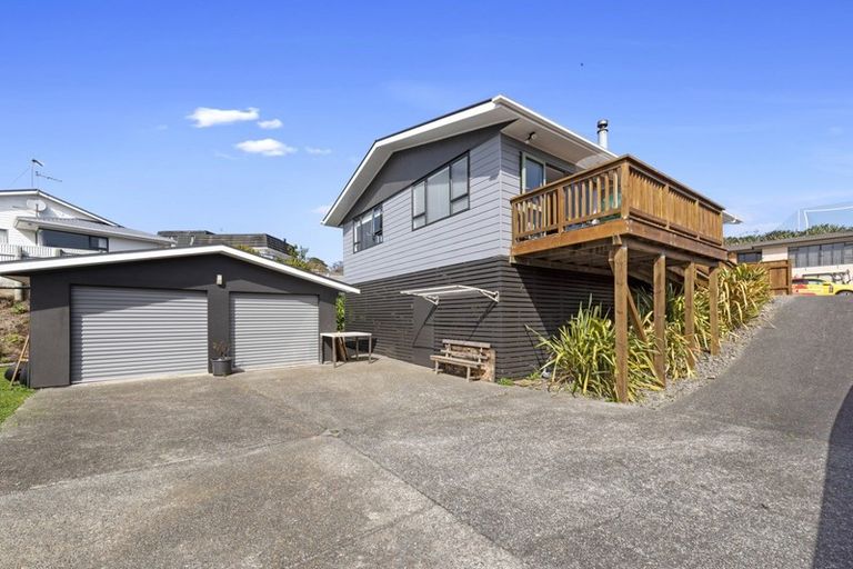 Photo of property in 16 La Salle Drive, Westown, New Plymouth, 4310