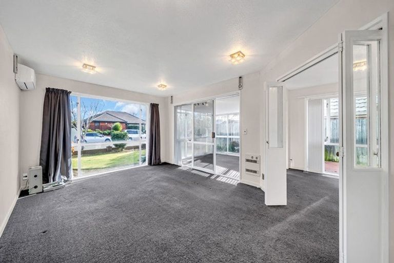 Photo of property in 2/52a Berkshire Drive, Avonhead, Christchurch, 8042